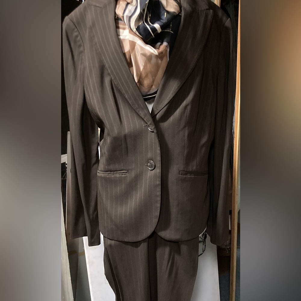 Ann Taylor size 10 Brown pin striped pantsuit